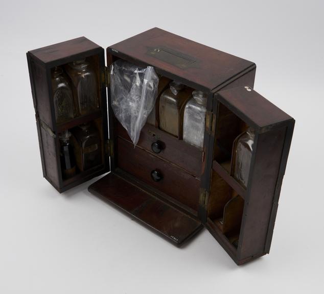 Medicine chest, tryptich front