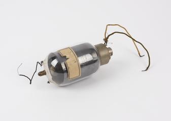Round transmitter valve type T31 for aircraft radio telephony transmitter