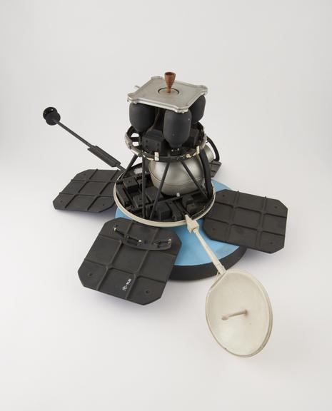 Orbiter unmanned moon probe 1:8 scale model