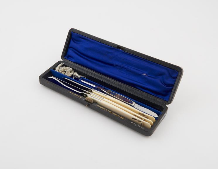 Surgical instrument set