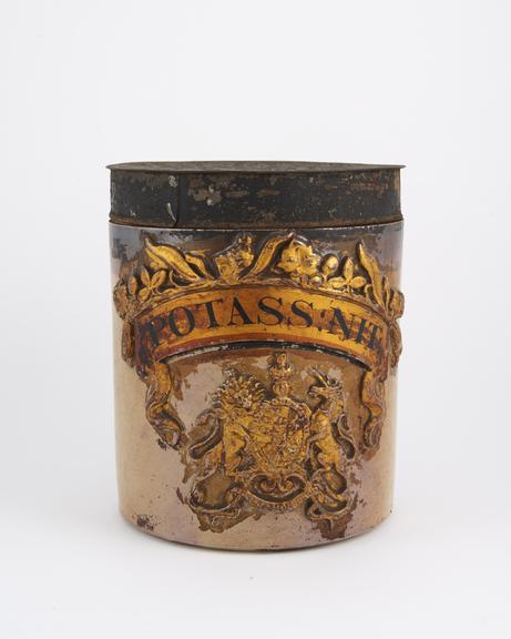 Stoneware drug jar with lid for POTASS:NIT', English 1816-1837'