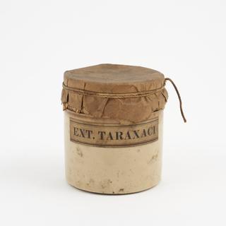Stoneware ointment jar used for extract of taraxacum