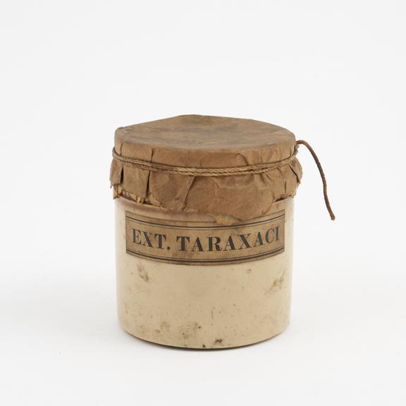 Stoneware ointment jar used for extract of taraxacum, English