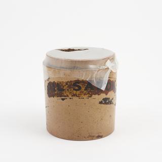 Dispensing pot