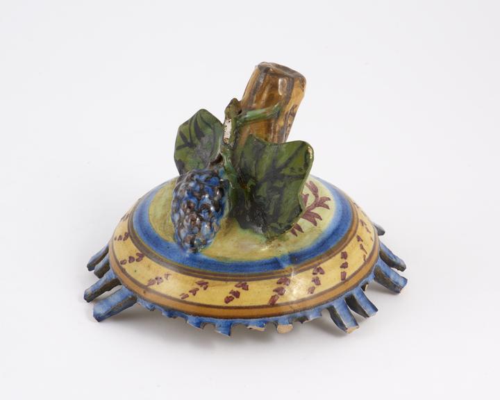 Lid from pharmacy jar, 1801-1900, majolica