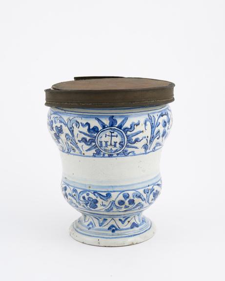 Italian storage vase, C17 or C18 blue and white, Ligurian