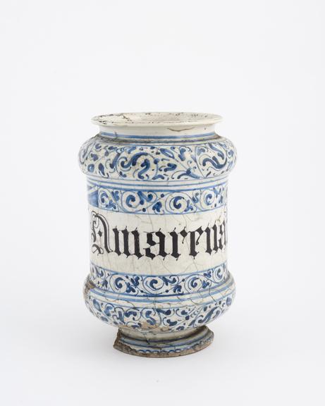 Blue and white pharmacy vase, used for amarruata