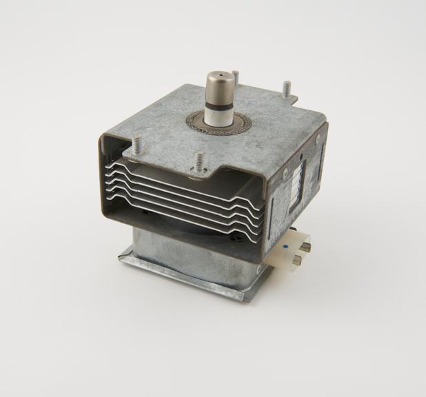 Mullard type YJ1500 oven magnetron (VTJ) c.1960