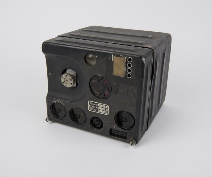 German aircraft receiver type E10K serial no. 3938131