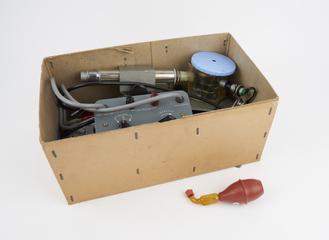 Millikan oil drop apparatus by Griffin and George