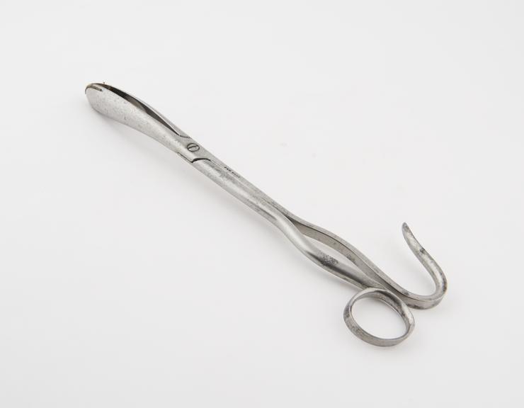 Curved lithotomy forceps with lined blades and cross-action shanks