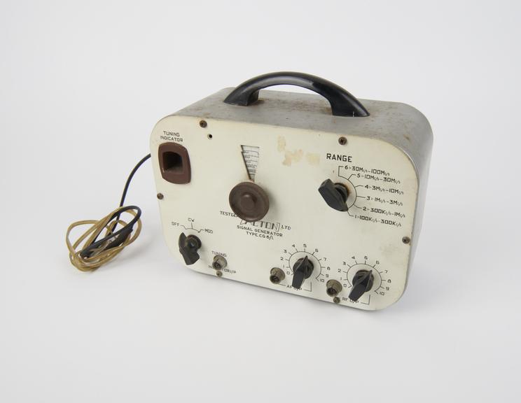 Signal generator (100kHz-100MHz), type CG6/1