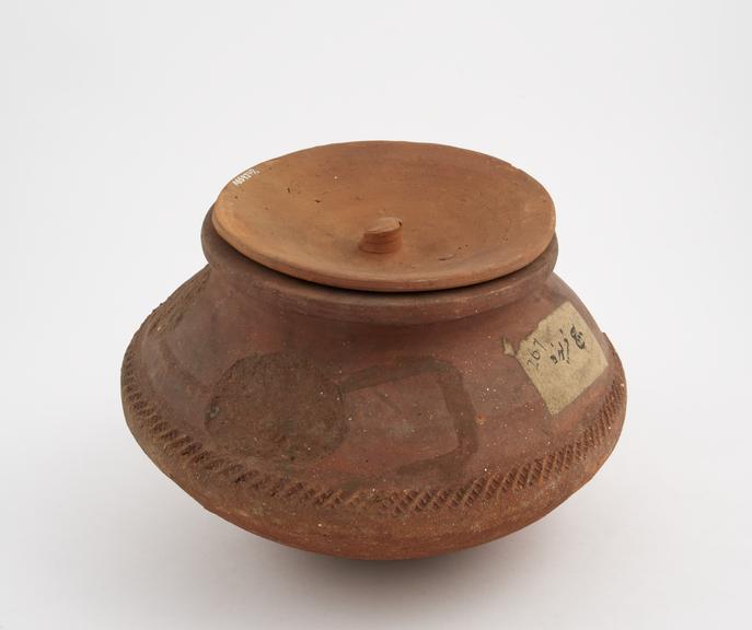 Unglazed earthenware pot, detachable lid