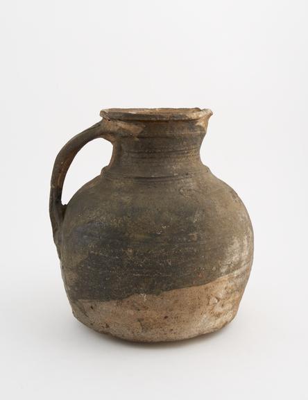 Earthenware jug, with pouring lip and one handle