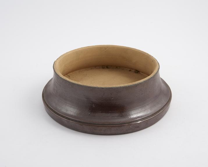 Earthenware pot base, provenance unknown, 1801-1930