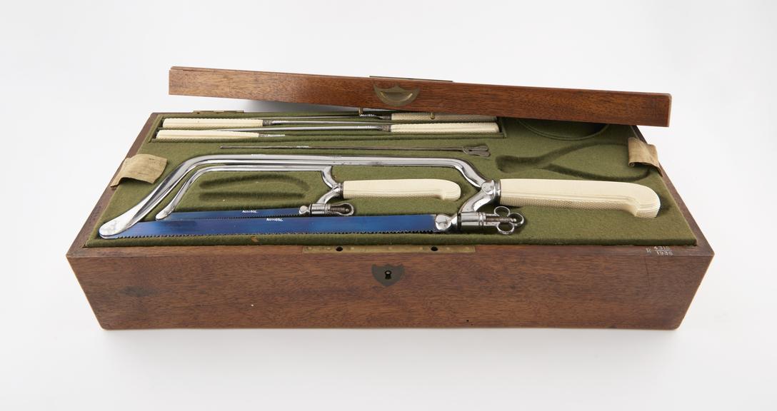 Surgical instrument set