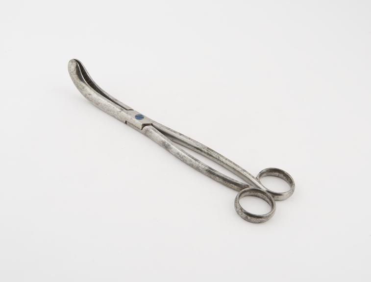 Curved lithotomy forceps with cross action shanks