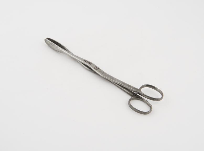 Straight lithotomy forceps with undulating cross-action shanks