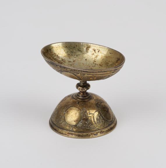 Chased silver gilt medicine cup or eye bath, possibly German, c