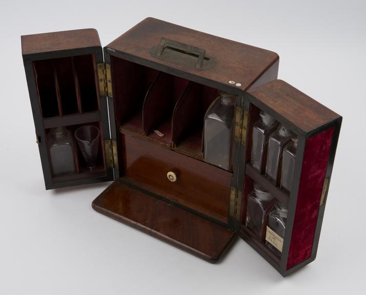 Medicine chest, winged front