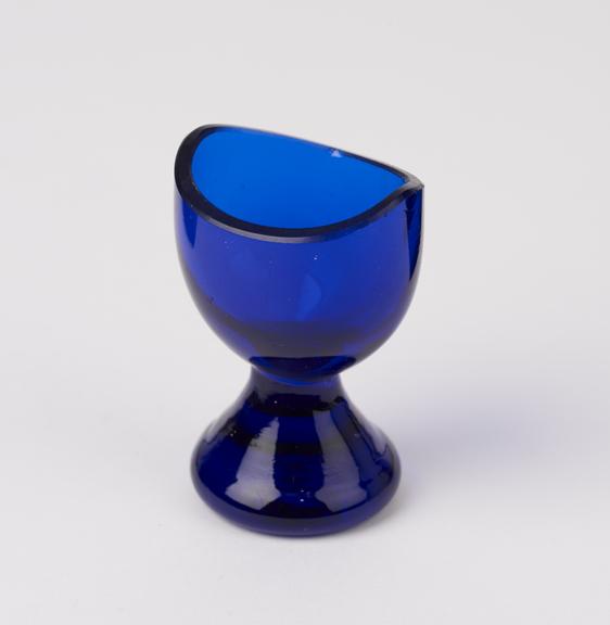 Glass eye bath, blue with short stem