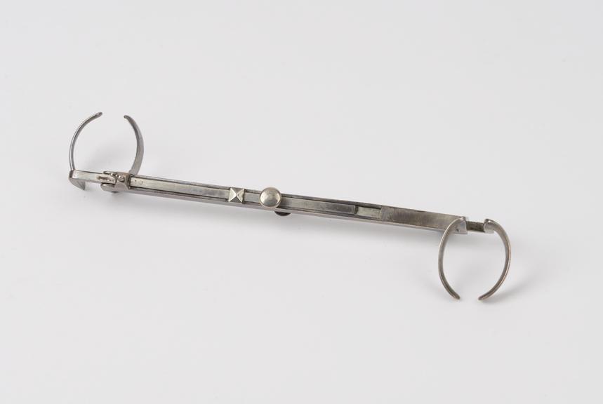 Eyelid retractor, double-headed, nickel-plated metal