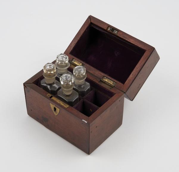 Medicine chest, mahogany, small, for six bottles