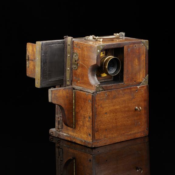 Quta Ferrotype camera, c 1905. Sold by Johnathon Fallowfield