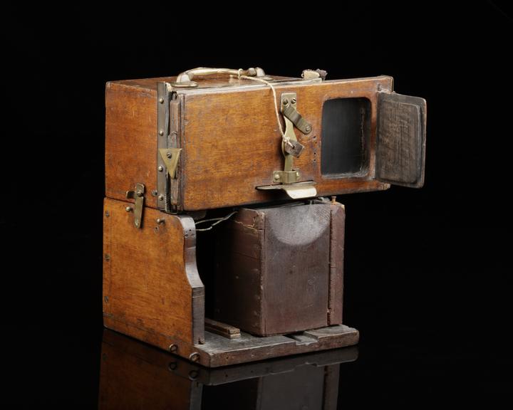 Quta Ferrotype camera, c 1905. Sold by Johnathon Fallowfield