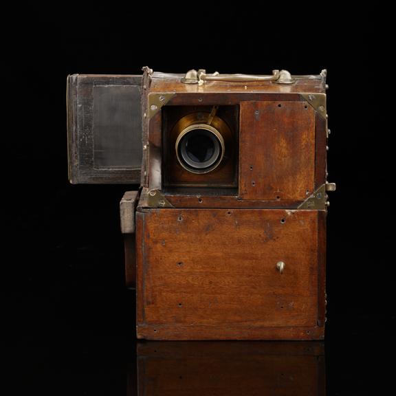 Quta Ferrotype camera, c 1905. Sold by Johnathon Fallowfield