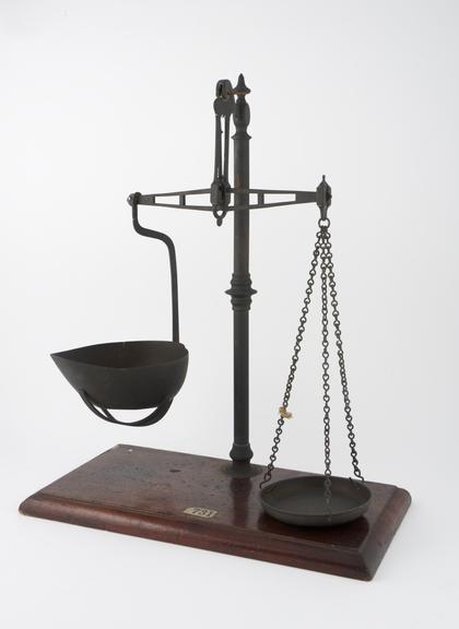 Avery counter balance, pharmacy, 19th century