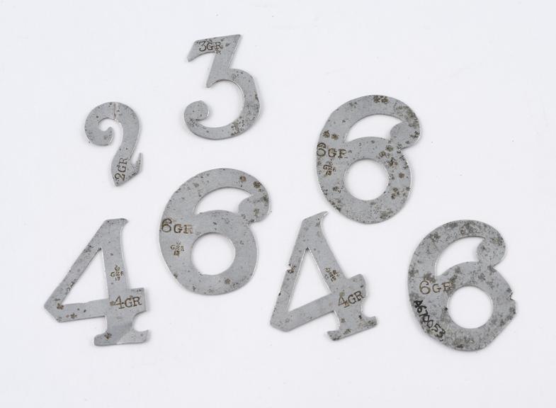 7 thin metal grain weights - in shape of numbers - the number of value of weight