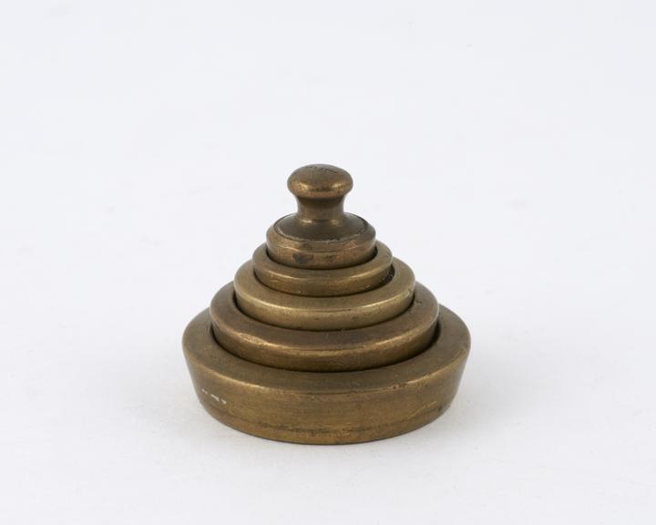 Set of 5 weights, brass, European, 1900-1910