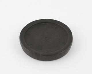 Circular brass weight, English, 1795-1801