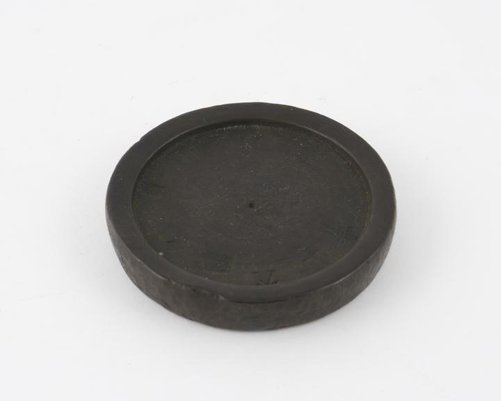 Circular brass weight, English, 1795-1801