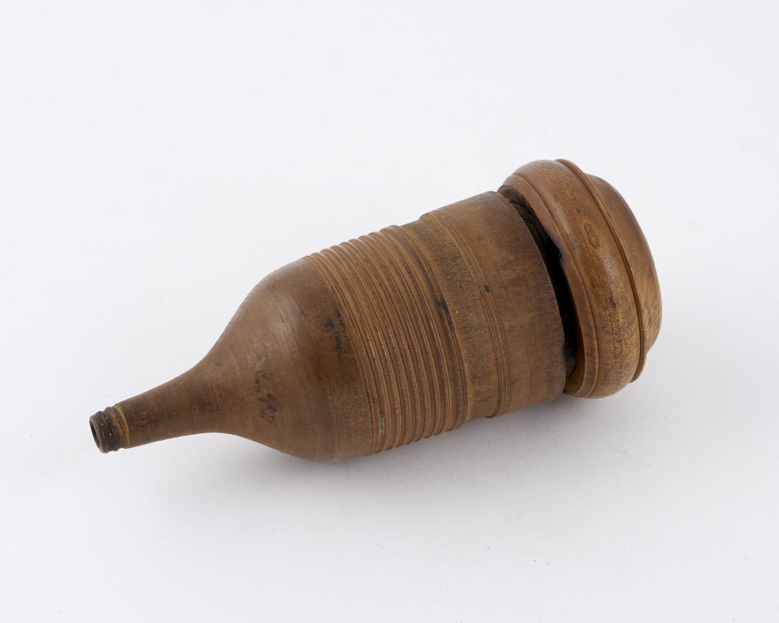 Wooder Poder Wooden powder case | Science Museum Group Collection