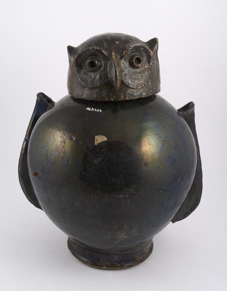 Pottery urn in the form of an owl, European, 1850-1920