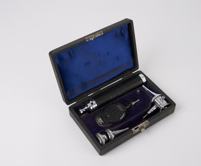 Diagnostic set, case containing a May-type ophthalmoscope