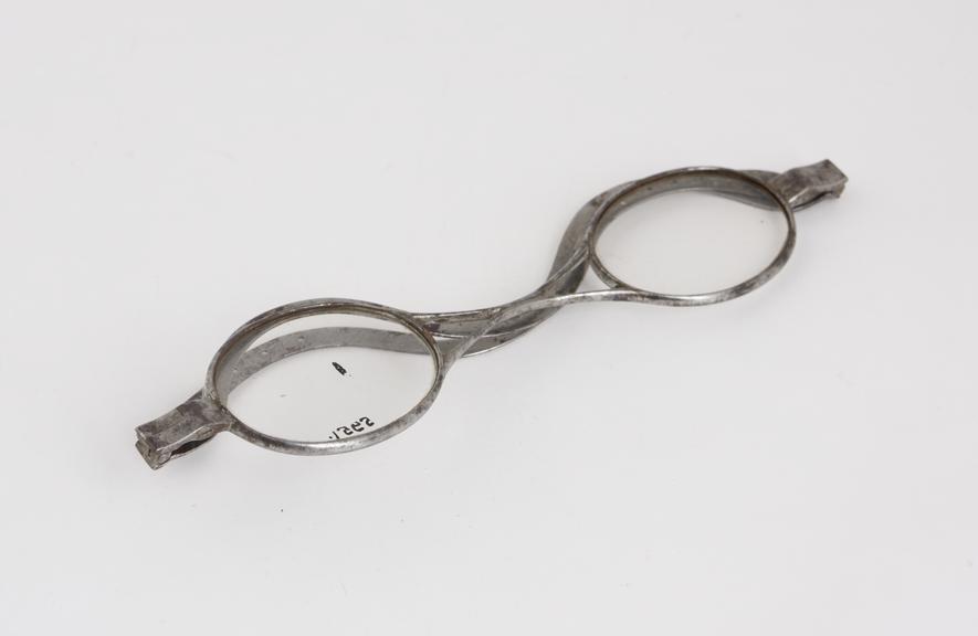 Reversible spectacles with sinuous sides, steel, Chinese