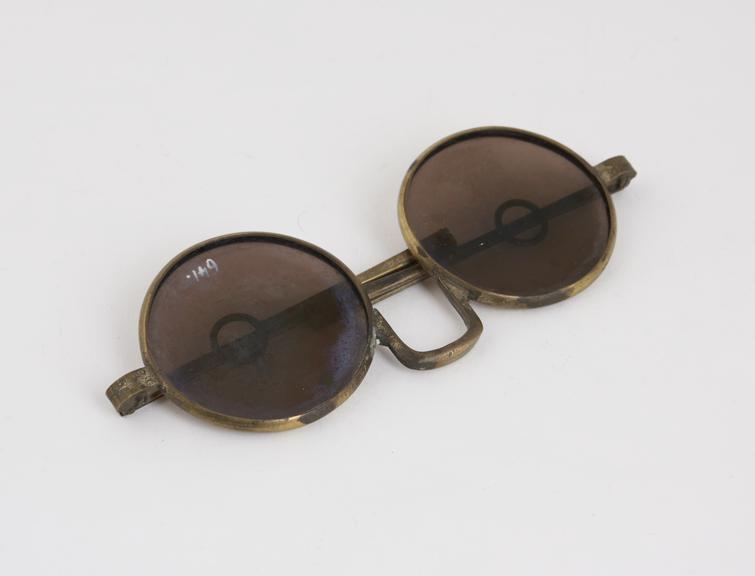 Transverse folding, tinted, spectacles, brass, Chinese