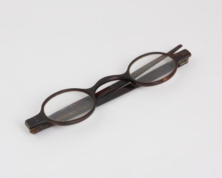 Straight spectacles, tortoiseshell frames, English, 1790-1880