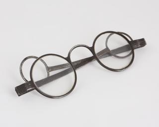 Straight spectacles