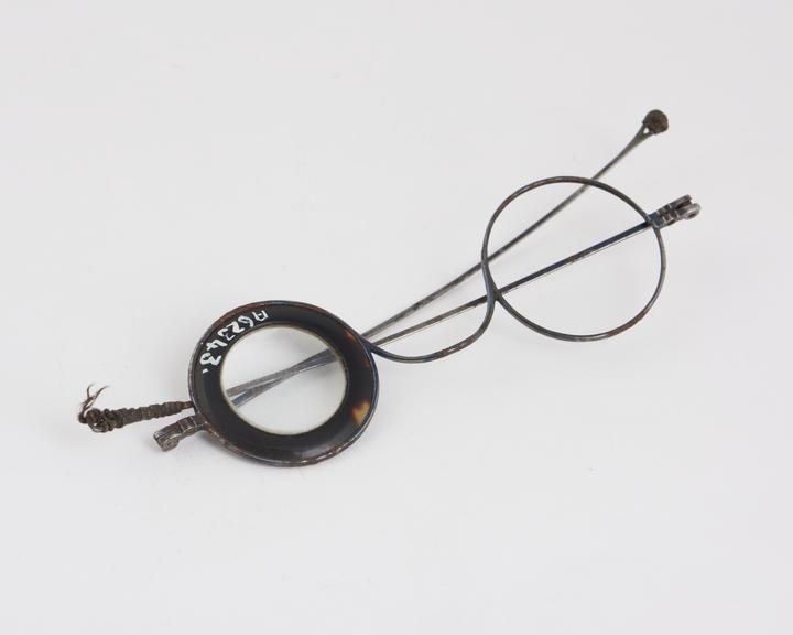 Straight spectacles, blued steel wire, right lens missing