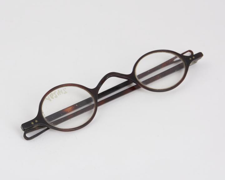 Straight spectacles, tortoiseshell frame, light weight, Europe