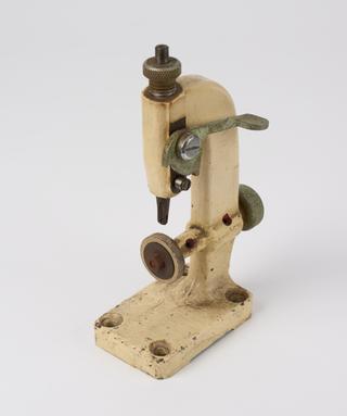 Glass cutting wheel