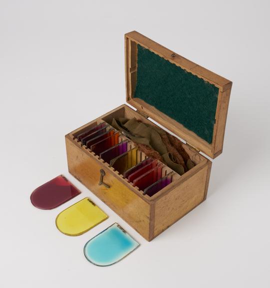 Goggles with coloured glass in wooden case with replacement