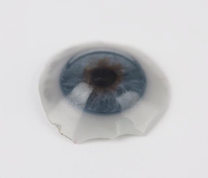 White glass artificial eye, broken, English (?), 1901-1950