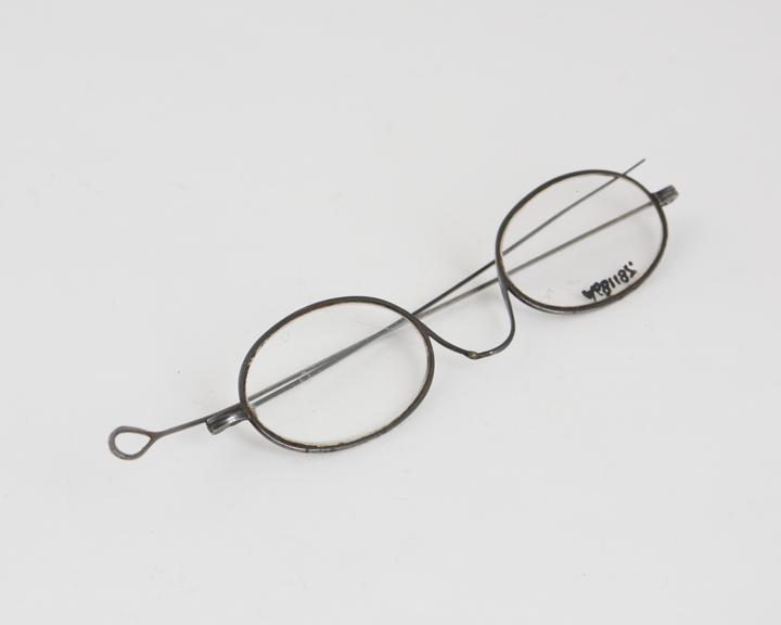 Straight spectacles, steel wire, slightly damaged, English