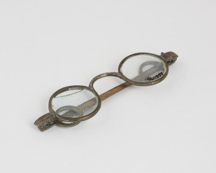 Straight spectacles, silvered brass, English, 1751-1850