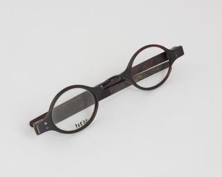 Straight spectacles